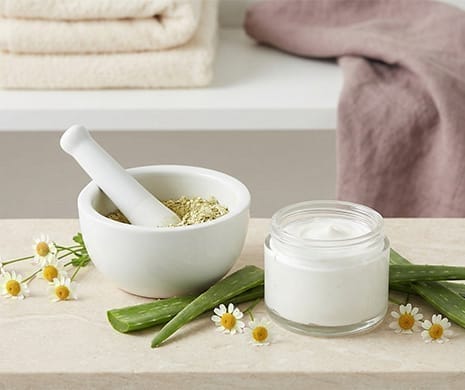 רכיבים טבעים לטיפול פנים לשיקום עור הפנים